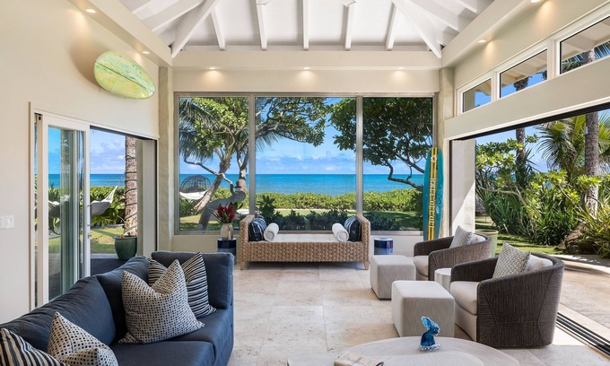 Kailua House | Luxury beachfront villa on a world class beach in Kailua, HI