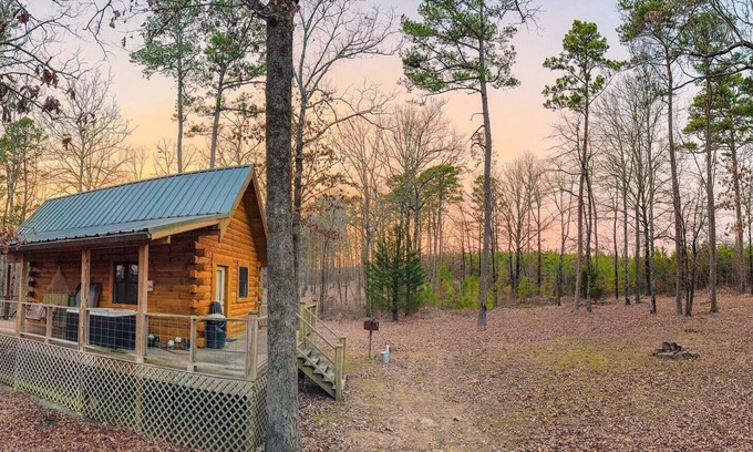 Bismarck Cabin | Luxury cabin getaway on a 40 acre retreat