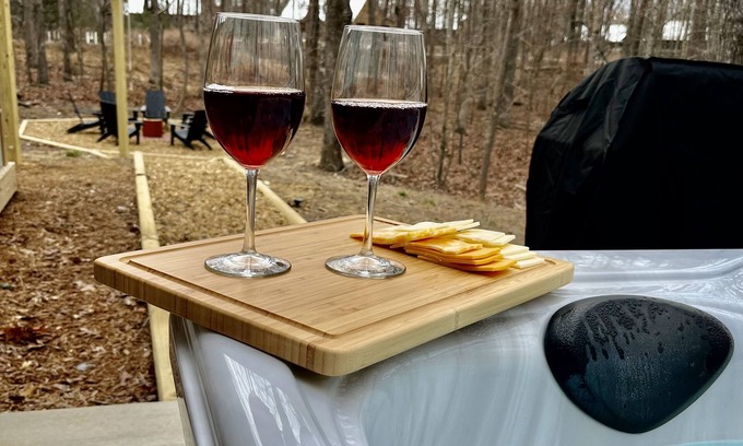 Rising Fawn Cabin | Luxury Cabin on Lookout Mountain, EV Charger, Hot Tub, Fire Pit, King Beds, Pet