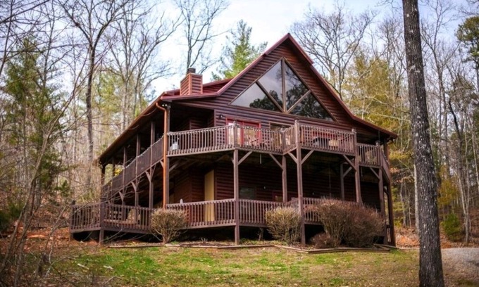 Unaka Cabin | Luxury Chalet w/Views, Wi-fi, Hot Tub & Pool Table