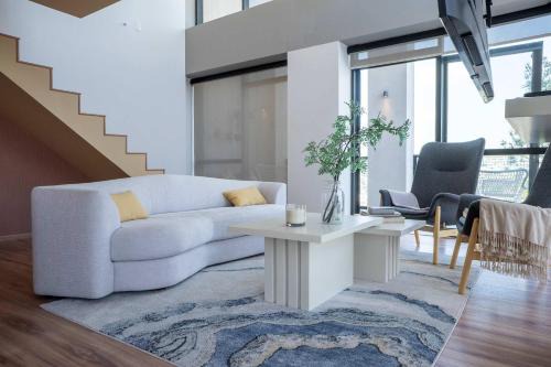 Leon Apartment | Luxury Condo Scenic Views of Festival del Globo