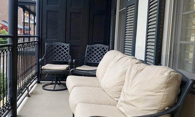 Oxford Condo | Luxury Condo on Oxford Square