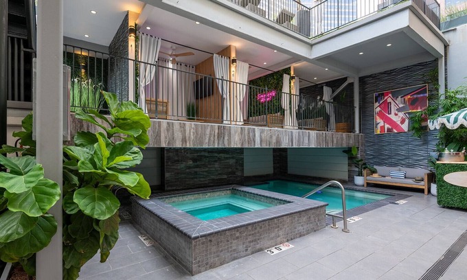Central Business District Condo | Luxury Condo w Heated Pool & Hot Tub Near French Qtr, Great for Families, Groups