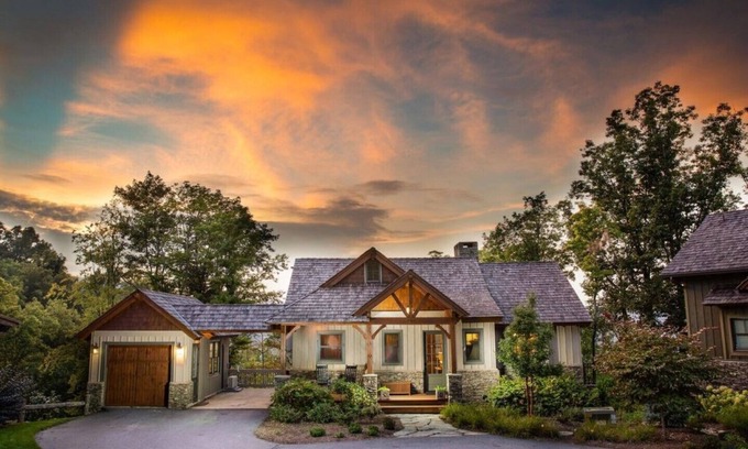 Boone House | Luxury Cottage-Amazing Views, Hot Tub, Game Room, Blue Ridge Mountain Club