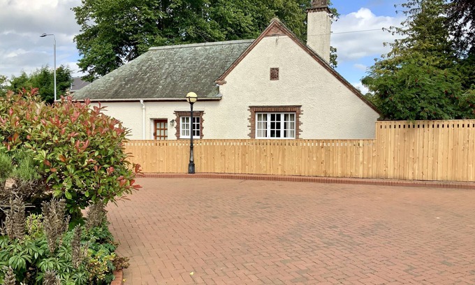 Ayr Cottage | Luxury detached one bedroom cottage in Ayr