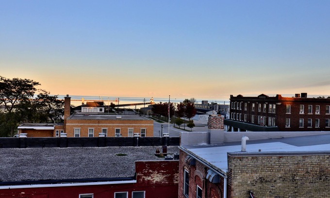 Kewaunee Apartment | Luxury Door Peninsula Loft Apartment - 30 Mins from Lambeau Field