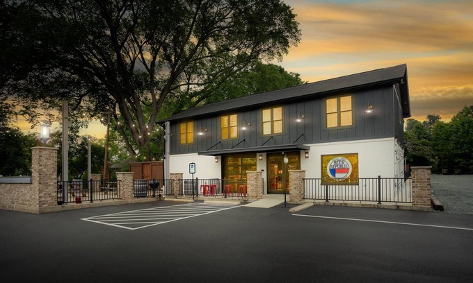 Elon Apartment | Luxury ELON Loft Walk to Elon University Private Deck & Modern