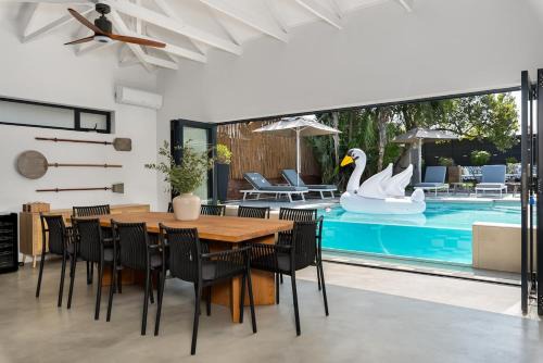 Milnerton Villa | Luxury Family Villa with Pool, Gym & Bonfire Area
