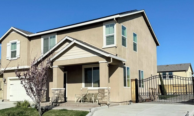 Rio Vista House | Luxury Farmhouse Style 4BR House Near River -RV-Entire House