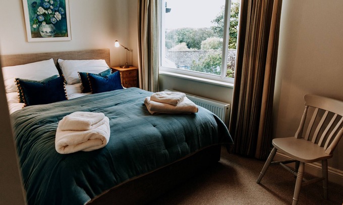 St Davids House | Luxury Golden House with parking