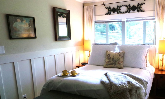 Placerville Apartment | Luxury Guest Apartments-Walking To Main St Placerville - Iris Suite