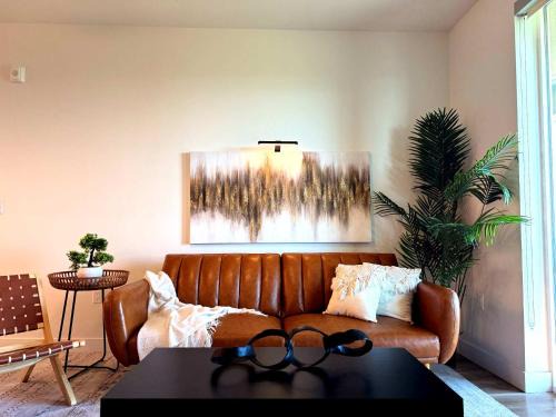 Lyon Street Apartment | Luxury Haven 10 Min From Disneyland With Pool & GYM