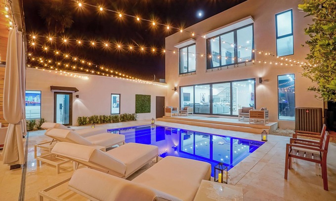 Buena Vista House | Luxury Heated Pool + BBQ + 15 Min To Beach