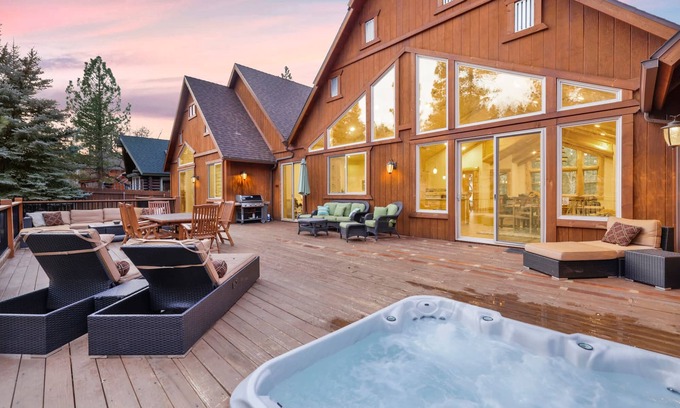 Evergreen Estates Cabin | Luxury Heavenly Lodge Big Bear~ Hot Tub + Pool Table