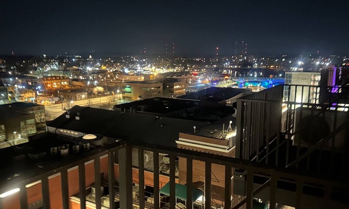 Northeast South Bend Apartment | Luxury High Rise Downtown South Bend Apartment