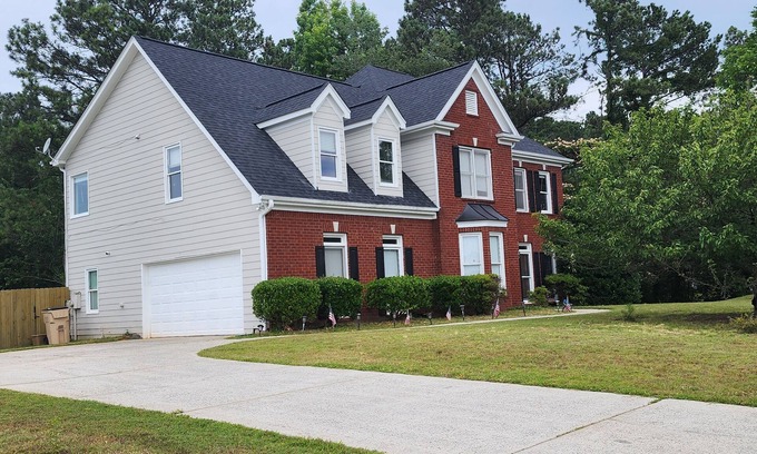 Woodstock Bed & Breakfast | Luxury Home 12 Overnight Guests, Wi-Fi for Online Worker, Theme Gold & Diamonds