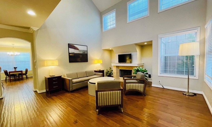 East Side Costa Mesa Villa | Luxury home in Newport Beach city Near UCI