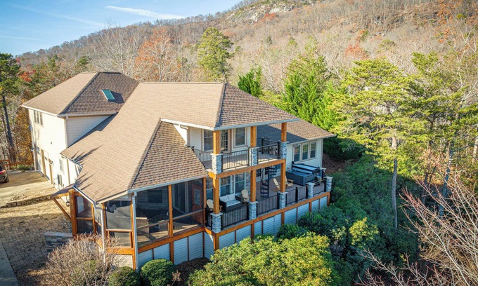 Lake Lure House | Luxury home in Rumbling Bald, Hot Tub, Game Rm, Screen Porch Fireplace