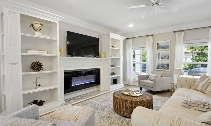 Gulfport House | Luxury Home Walk to Beach/Restaurants EV Charger/new construction built 2022