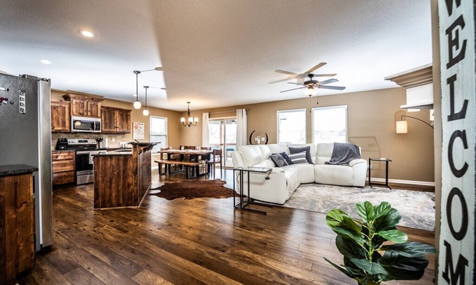 Kansas City House | Luxury Home with Entertainment Room & Pool Table