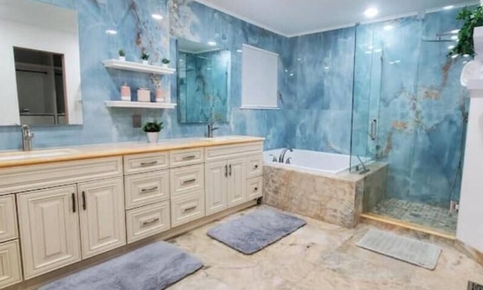 Thornton House | Luxury House near Denver, Rain Shower, Jet tub, Heated floors, Private Stay.