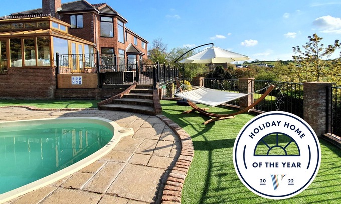 Colwyn Bay House | Luxury house with amazing panoramic views, 5 min from coast, private pool