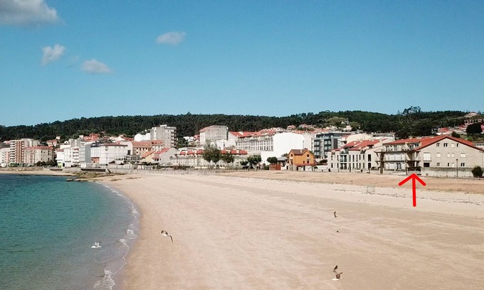 Dean Pequeno Condo | Luxury house with private access less than 10 meters from the beach of Coroso-RIBEIRA