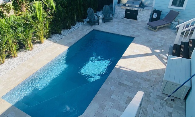 Pass-a-Grille House | Luxury Key West Style Guest House on Historic Pass-A-Grille Beach Pool BBQ