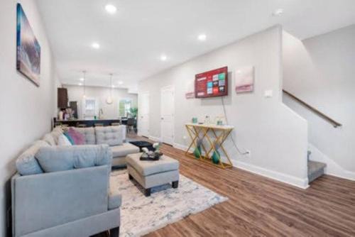 Clarksville Apartment | Luxury keyless free WiFi exit 11