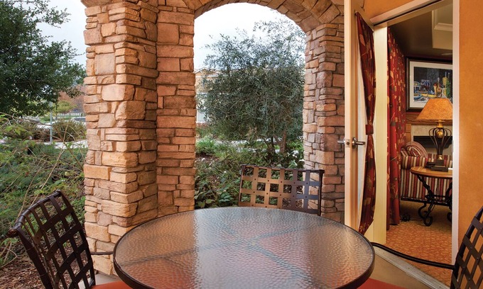 Napa Resort | Luxury KING STUDIO SUITE- Napa Valley Resort w/pool, gym, COMP BOTTLE WINE 🍷