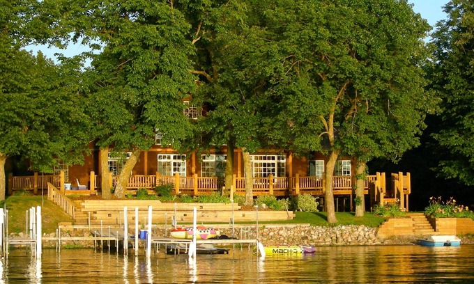 Alexandria Cabin | Luxury Lake Home with Guest House & Game Room