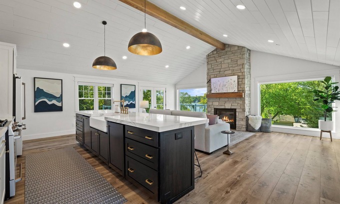 Village of Pewaukee House | 💫 Luxury Lakeview Getaway: Main + Guest House, Sleeps 10 💫