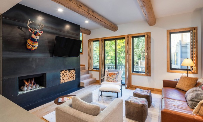 Ketchum House | LUXURY & LOCATION Closet VRBO to Lifts, Designer Home, Private Spa, Walk to Town