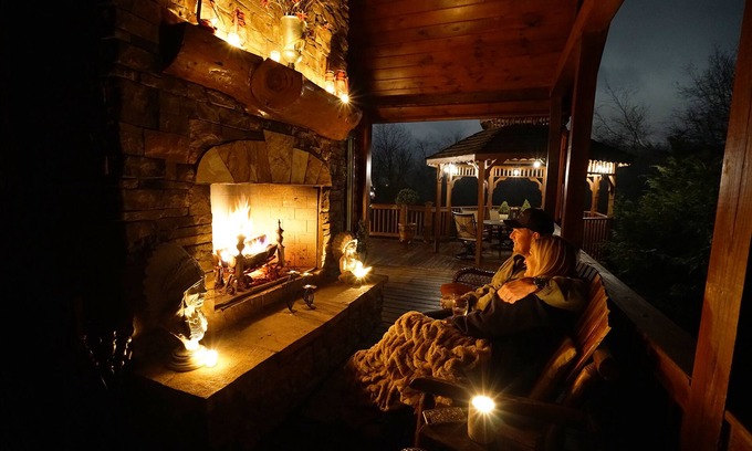 Mineral Bluff Cabin | LUXURY LODGE 375 FT ON TOCCOA RIVER! Hot Tub, Pool Table, Theatre Room, Firepits