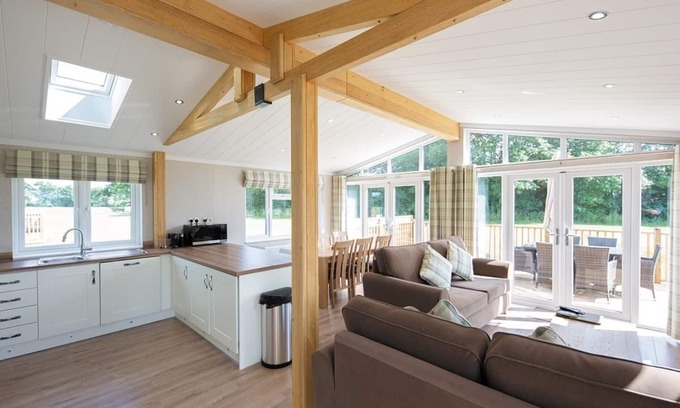Diss Ski Chalet | Luxury lodge with one double with freestanding bath.