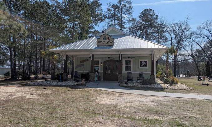 Elizabethtown Resort | Luxury Lodging, Lakefront View, King Bed w/Private Bath, Private Patio, Full Efficiency Kitchen. Pet Friendly