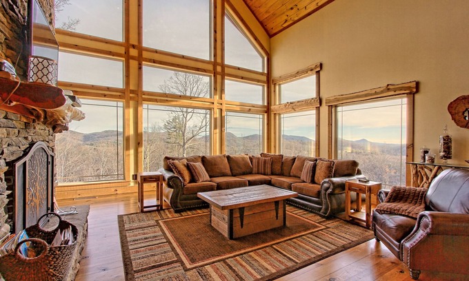 Clayton Cabin | Luxury, Long Range Mountain Views with Hot Tub Near Lake Burton