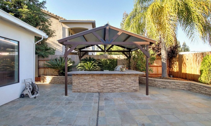 Elk Grove House | Luxury Mansion House