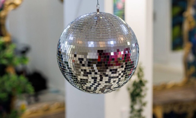 Liverpool Apartment | Luxury Mirror Party Pad!