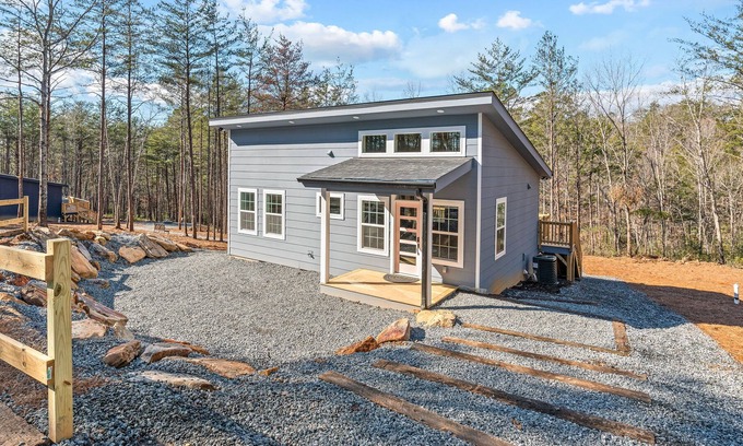 Lake Lure Cabin | Luxury Modern 2BR cabin near Chimney Rock