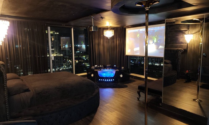 Downtown Hollywood Condo | Luxury Modern Suite with views of Miami Skyline and Ocean