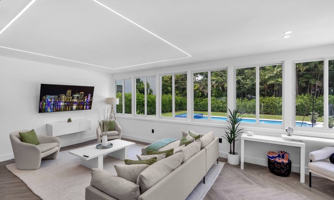 Brickell House | Luxury Modern Villa in heart of Brickell with Heated Pool & HotTub