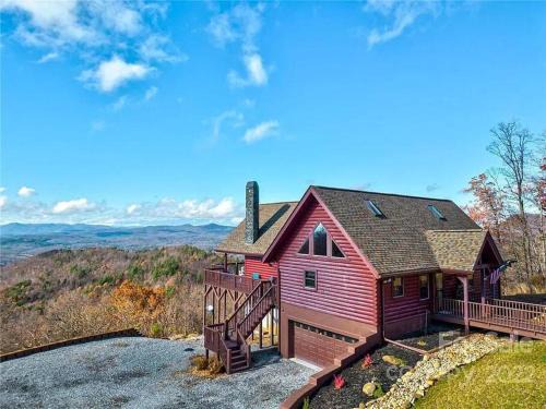 Bostic House | Luxury Mountain Cabin Retreat w/Stunning Views