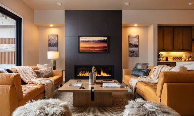 Bozeman House | Luxury Mountain Views Downtown Bozeman