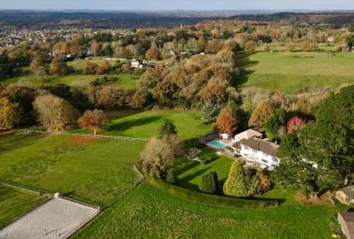 New Forest District Villa | Luxury New Forest Holiday Home with Pool and Hot tub