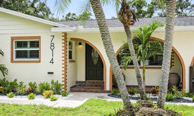 Bearss Plaza House | Luxury Oasis Retreat W/Pool, Jacuzzi, Pickleball, Pool Table, Games