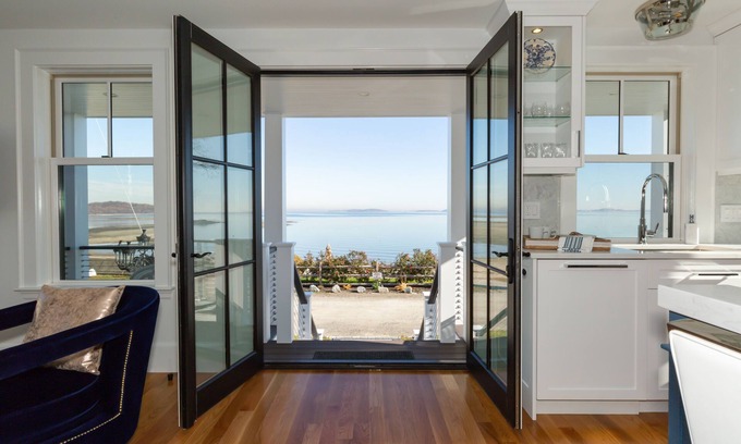 Quincy House | Luxury Oceanfront Bayside Jewel