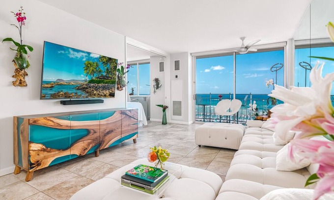 Ala Moana Condo | Luxury Oceanfront Penthouse - Waikīkī Views