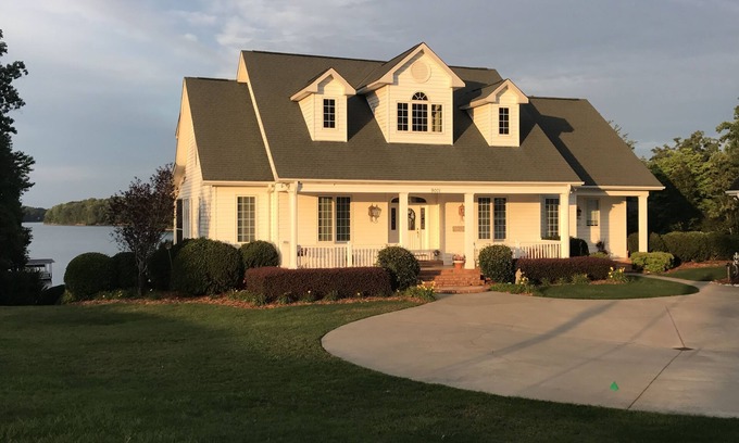 Seneca House | Luxury on Lake Keowee - Clemson Football & Summer 2026 Now Open