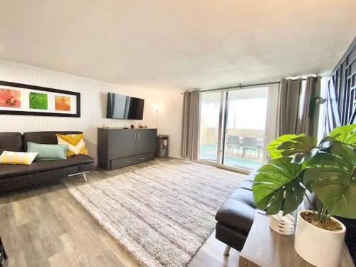 Hauula House | Luxury One-Bedroom Apartment with Ocean View